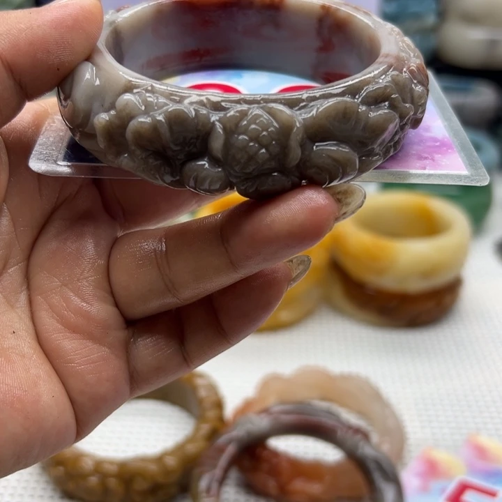 石英岩玉手镯未镶嵌