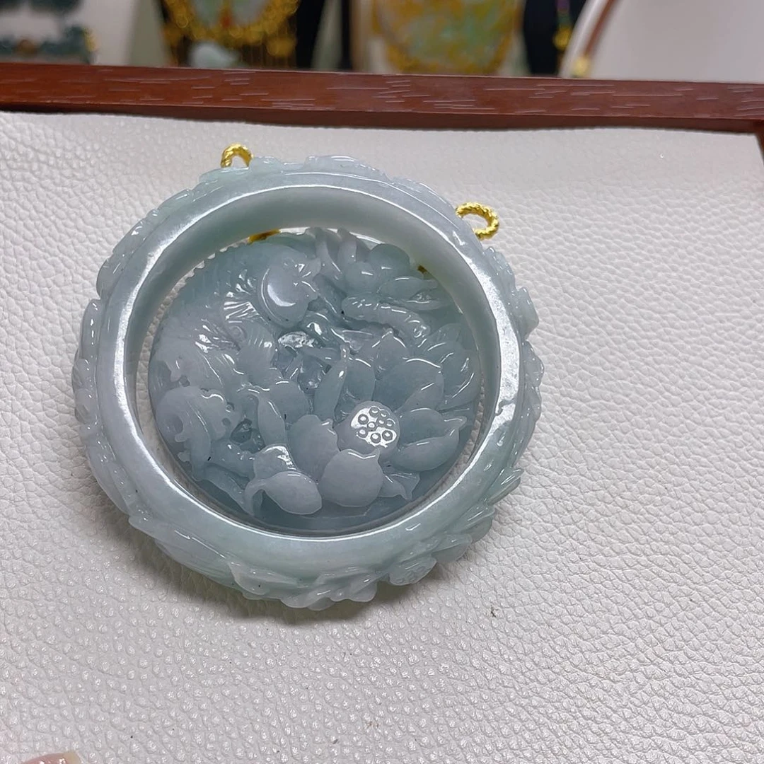 翡翠未镶嵌颈饰套镯