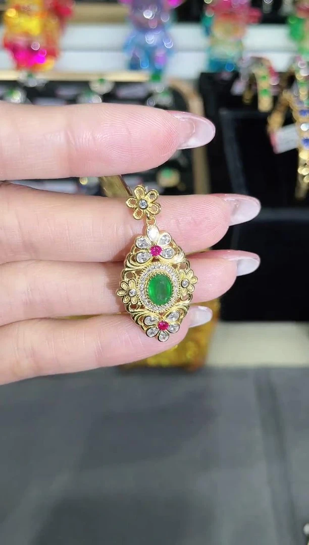 S925银镶嵌祖母绿吊坠