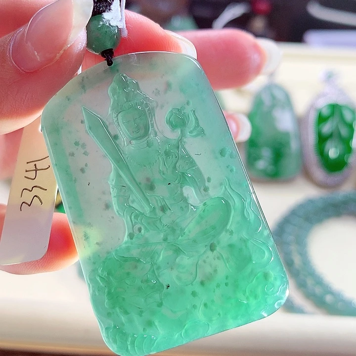 翡翠颈饰未镶嵌天然