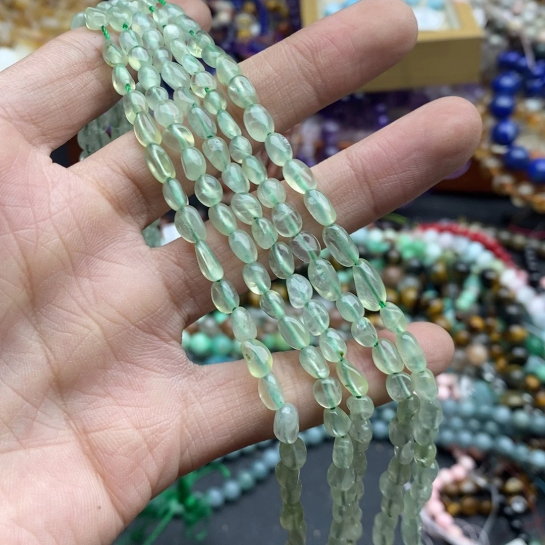 玛瑙/玉髓未镶嵌珠宝半成品一条天然5mm透体绿葡萄石随行