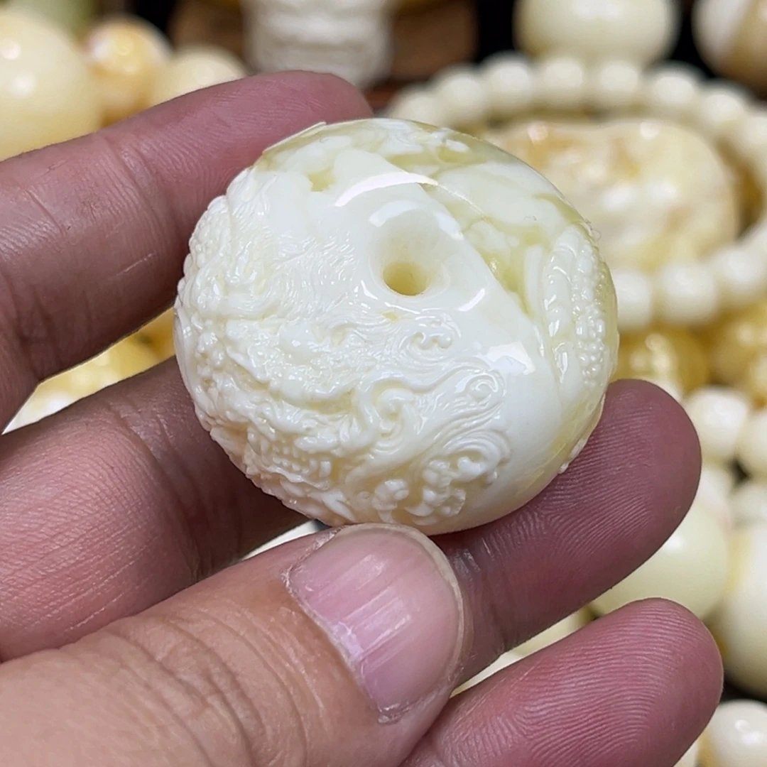 琥珀未镶嵌手串龙扣