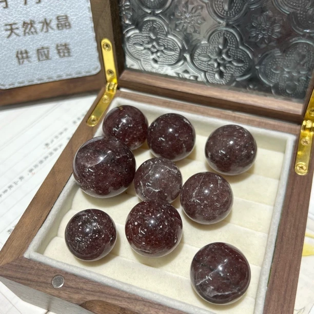 【月月家】J013天然水晶 草莓晶球摆件20-28mm多样性发其一