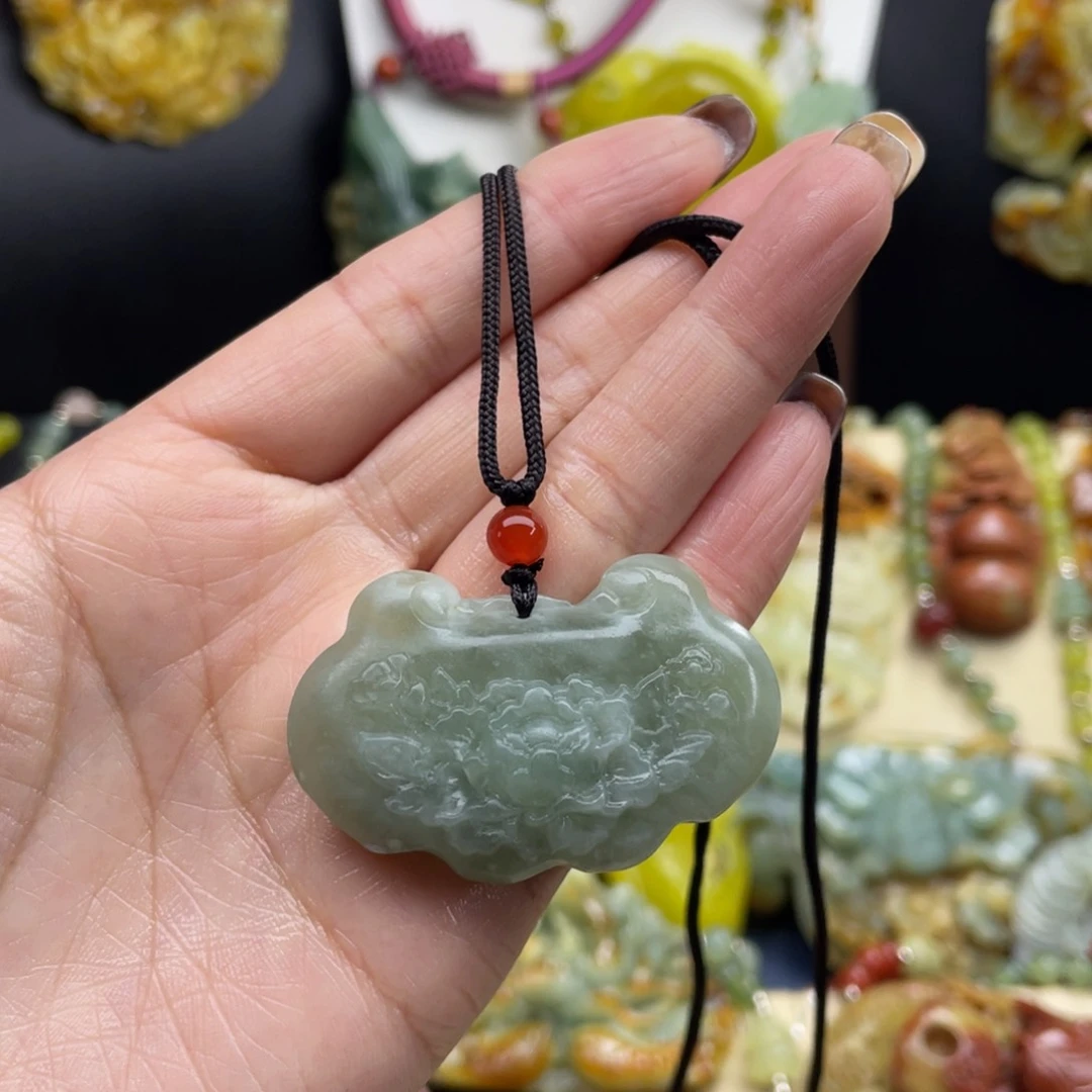 未镶嵌蛇纹石玉颈饰