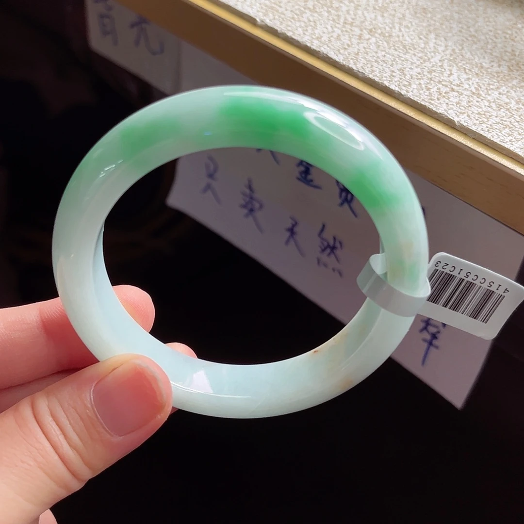 翡翠手镯未镶嵌手镯