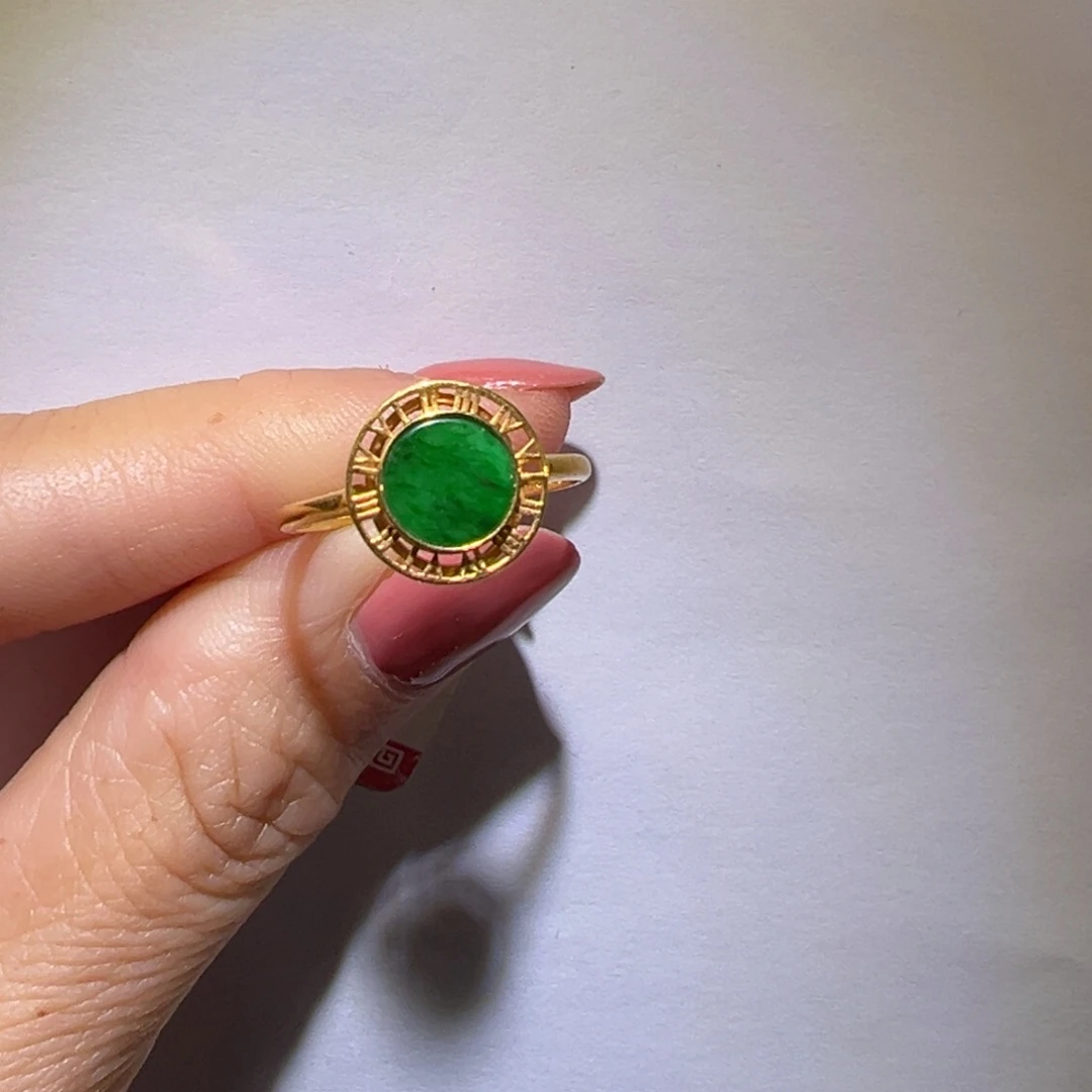 翡翠颈饰18K金镶嵌戒指