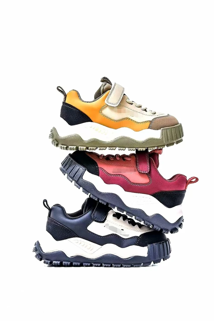 2111新款时尚休闲童鞋