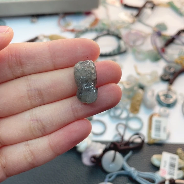 高***兴翡翠未镶嵌颈饰A货翡翠不退不换