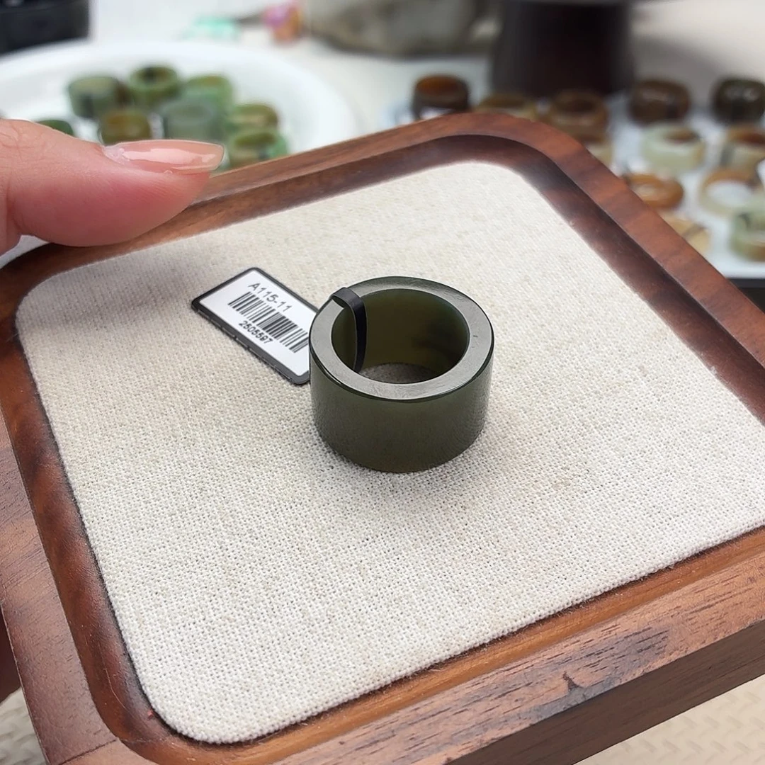 未镶嵌戒圈和田玉F33菠菜绿飘糖直切17.2不退换