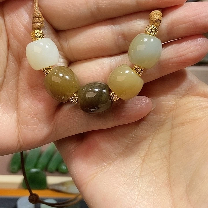 树***熊和田玉（糖玉）未镶嵌颈饰