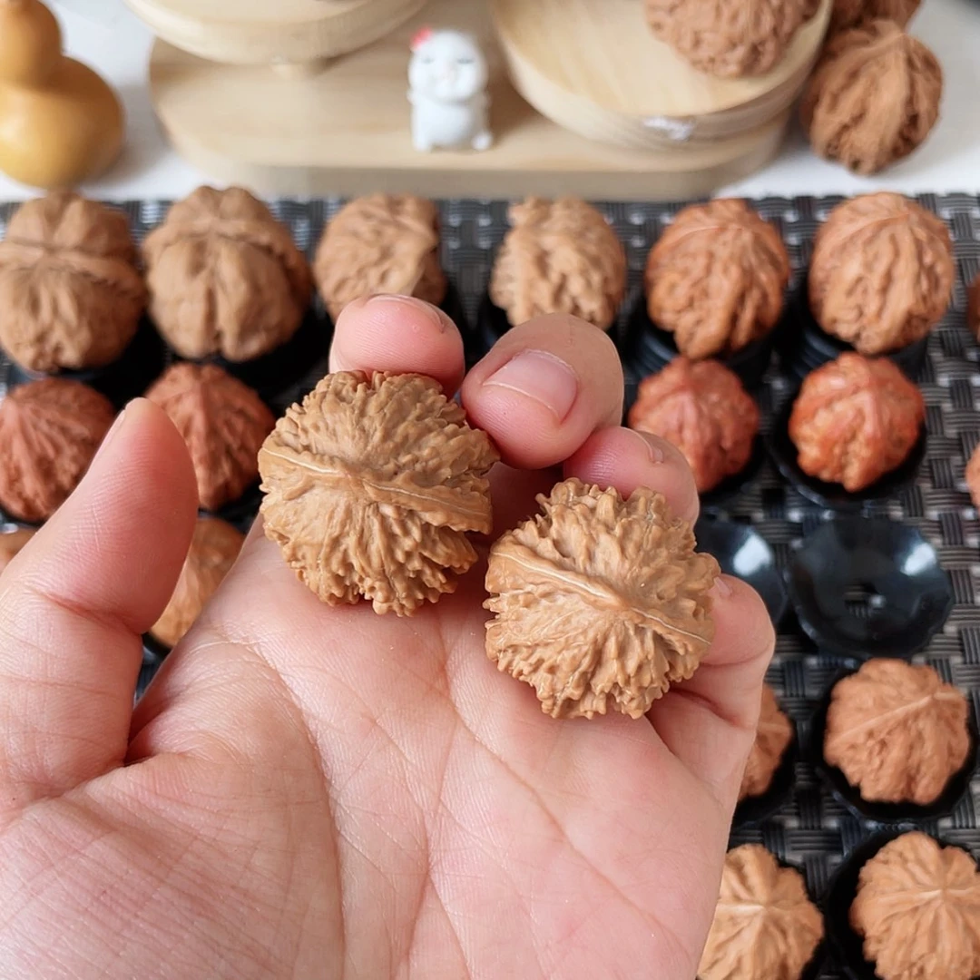 【闪购商品】文玩核桃吊坠小刺猬
