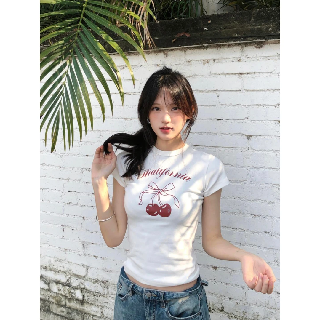 美式甜辣妹正肩短袖女夏季新款樱桃印花白色纯欲t恤修身显瘦上衣