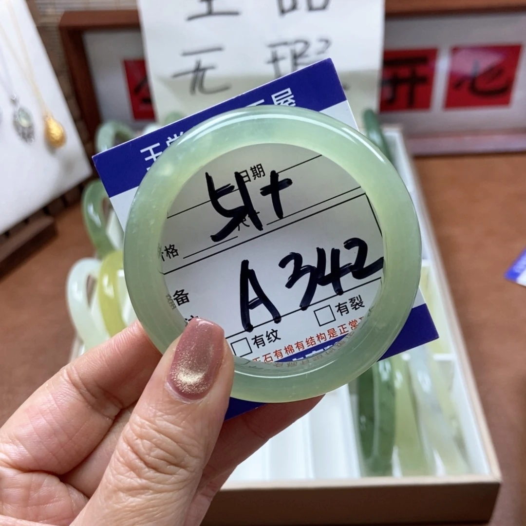 岫玉手镯手镯未镶嵌