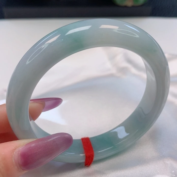 翡翠手镯未镶嵌56圈