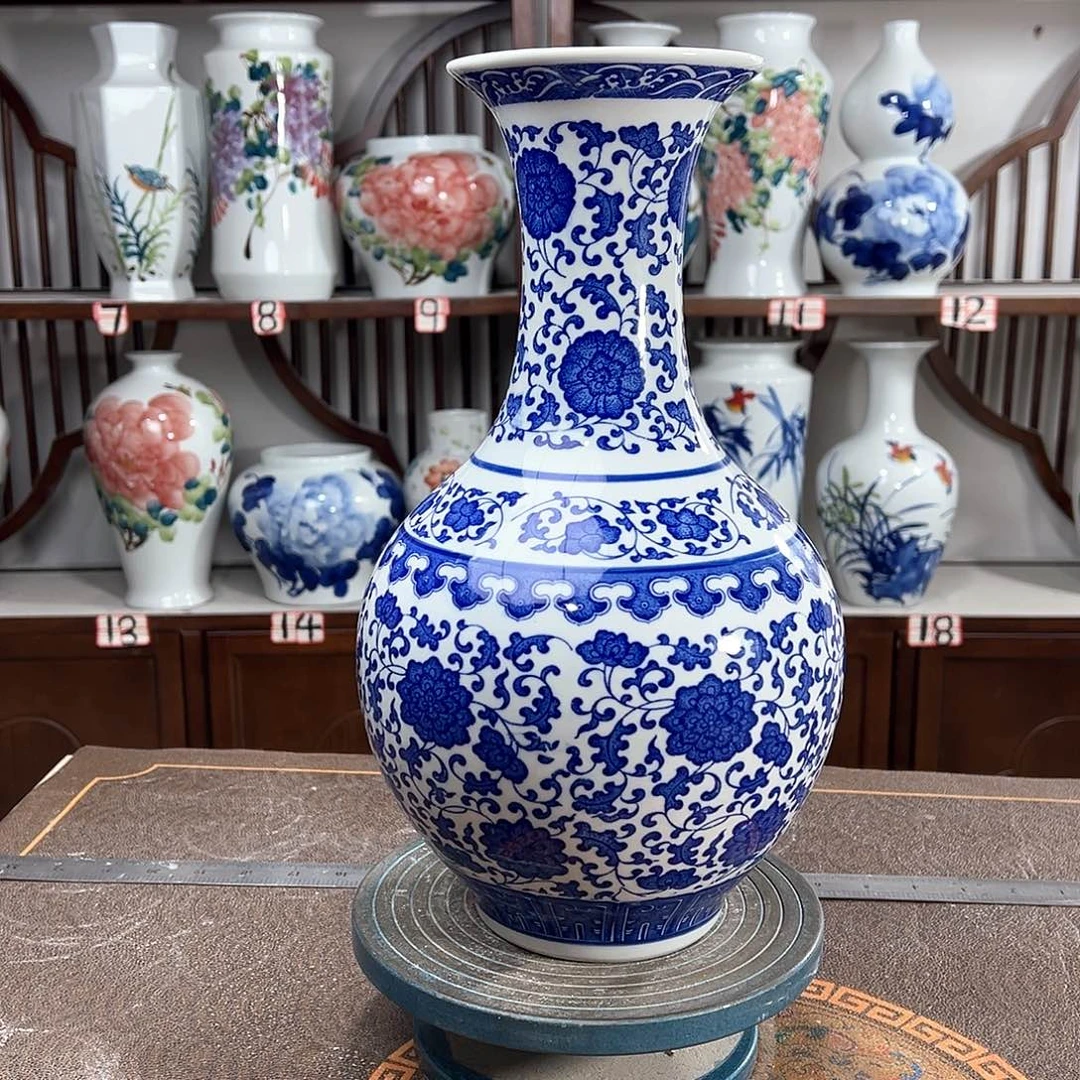 摆件景德镇陶瓷缠枝
