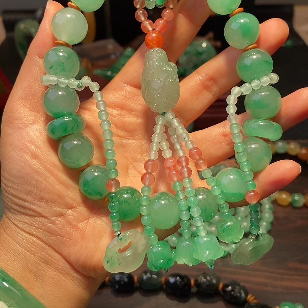 ****宝石英质玉（非洲翠）未镶嵌串