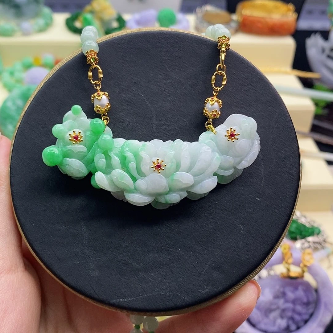 翡翠未镶嵌吊坠(赠链)