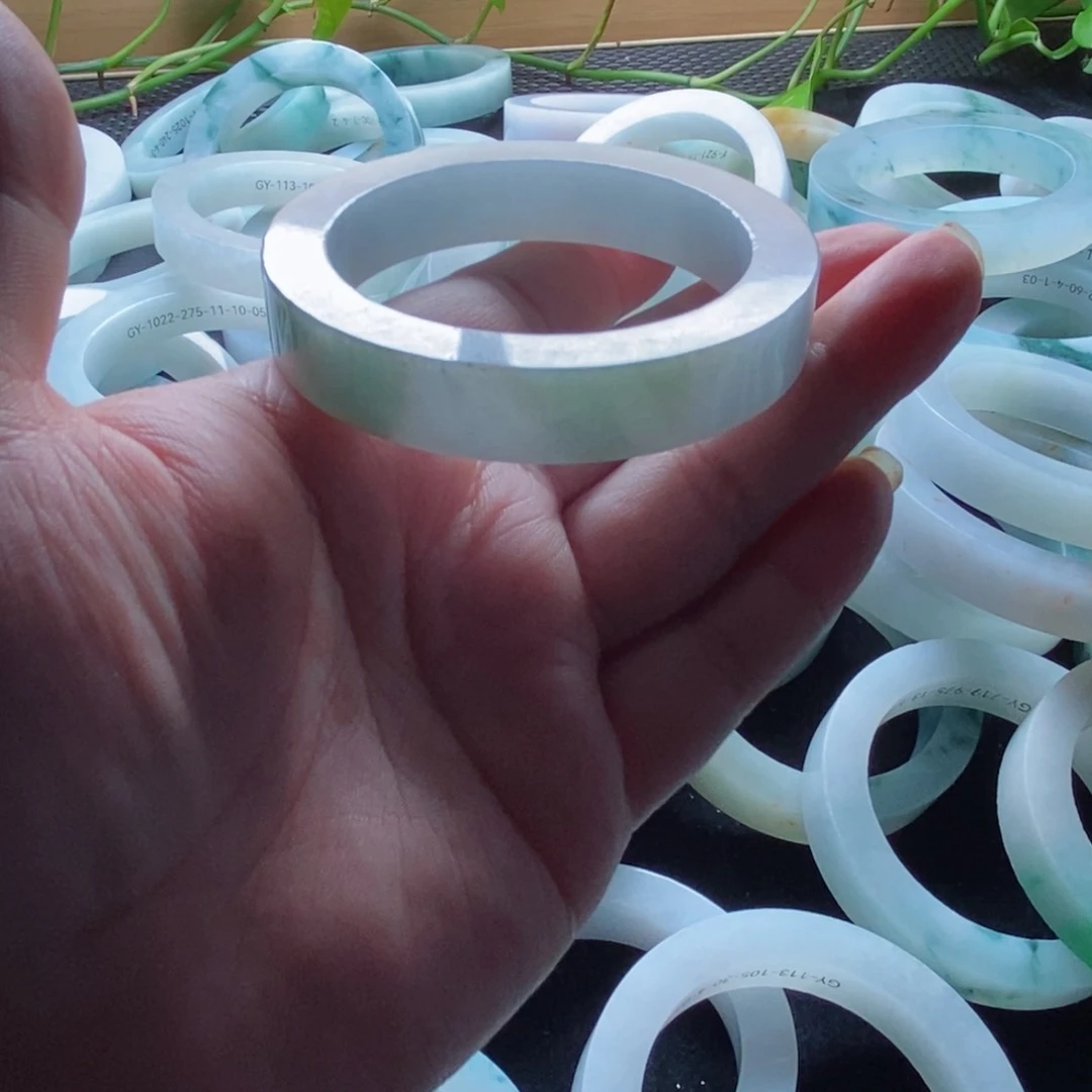 未镶嵌手镯定制翡翠