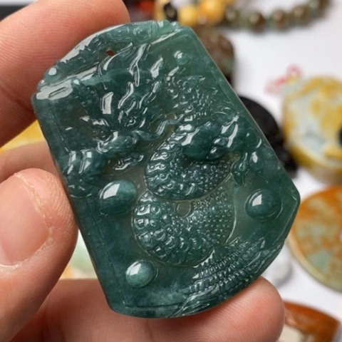 翡翠颈饰未镶嵌翡翠