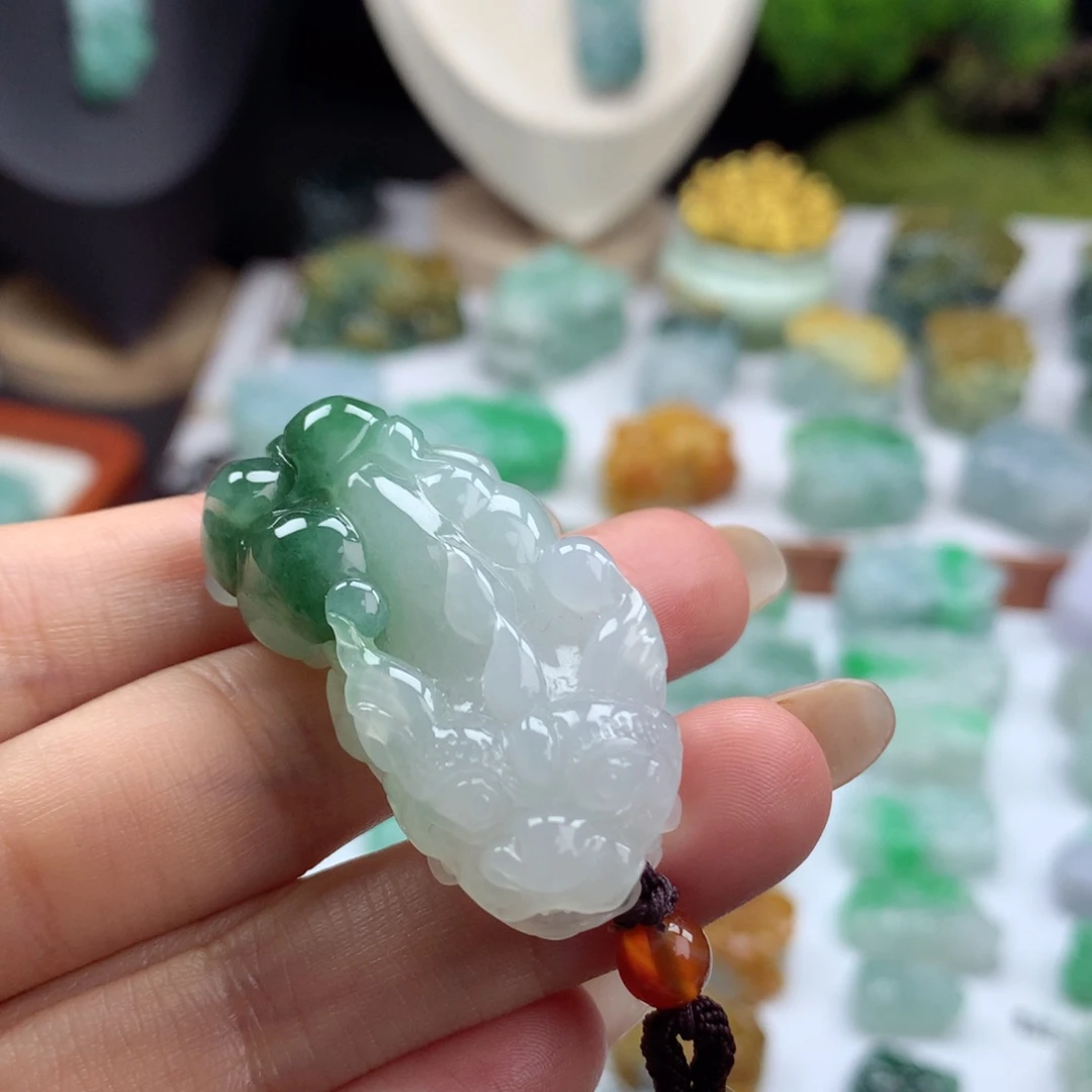 翡翠未镶嵌颈饰A19 飘花含珠貔貅