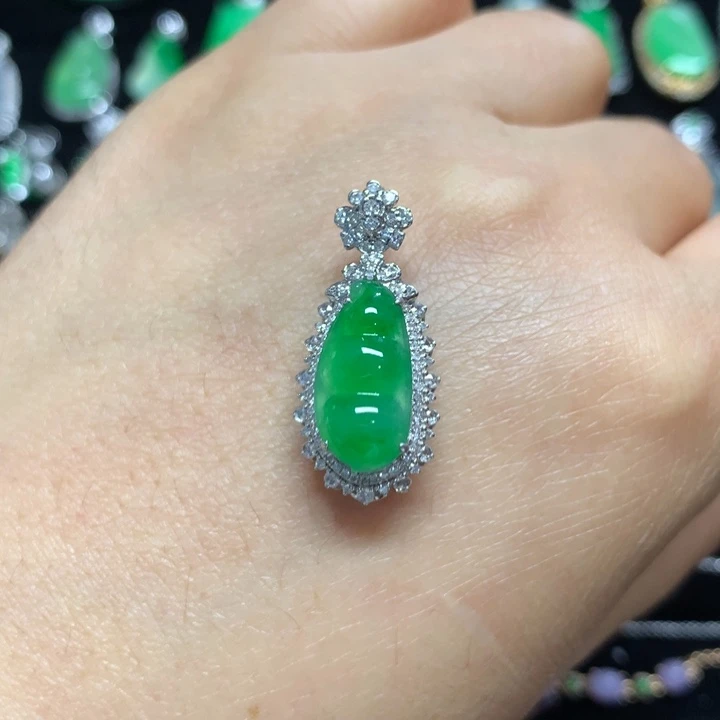 【闪购商品】翡翠18K金镶嵌颈饰吊坠