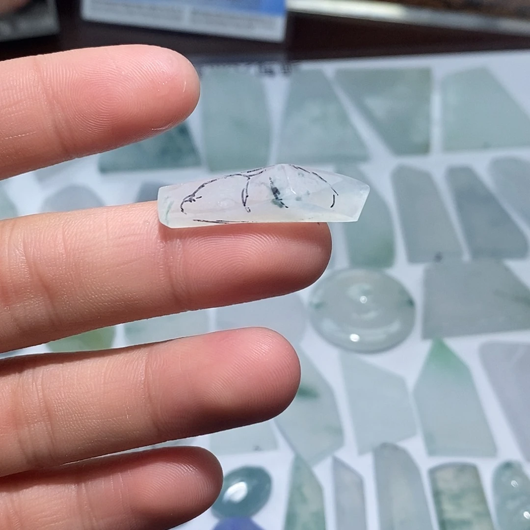 翡翠未镶嵌颈饰8654