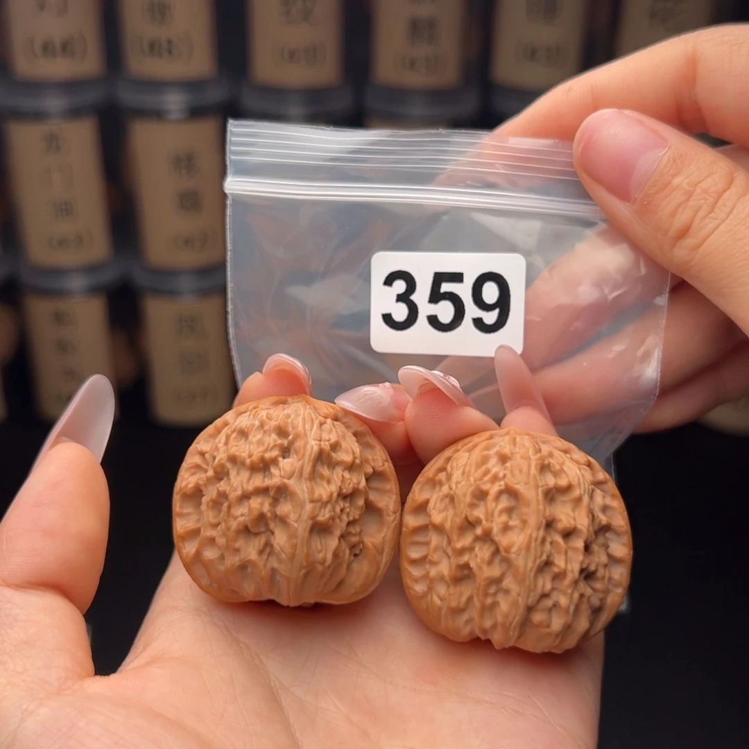 文玩核桃吊坠白狮子40