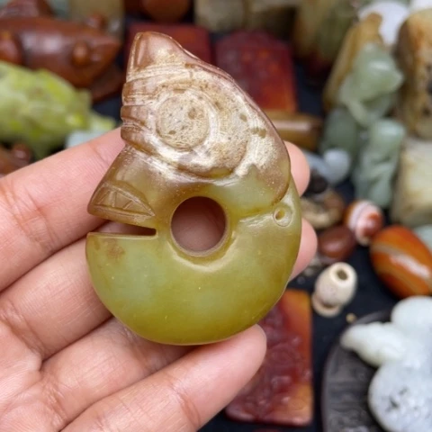 蛇纹石玉未镶嵌颈饰45