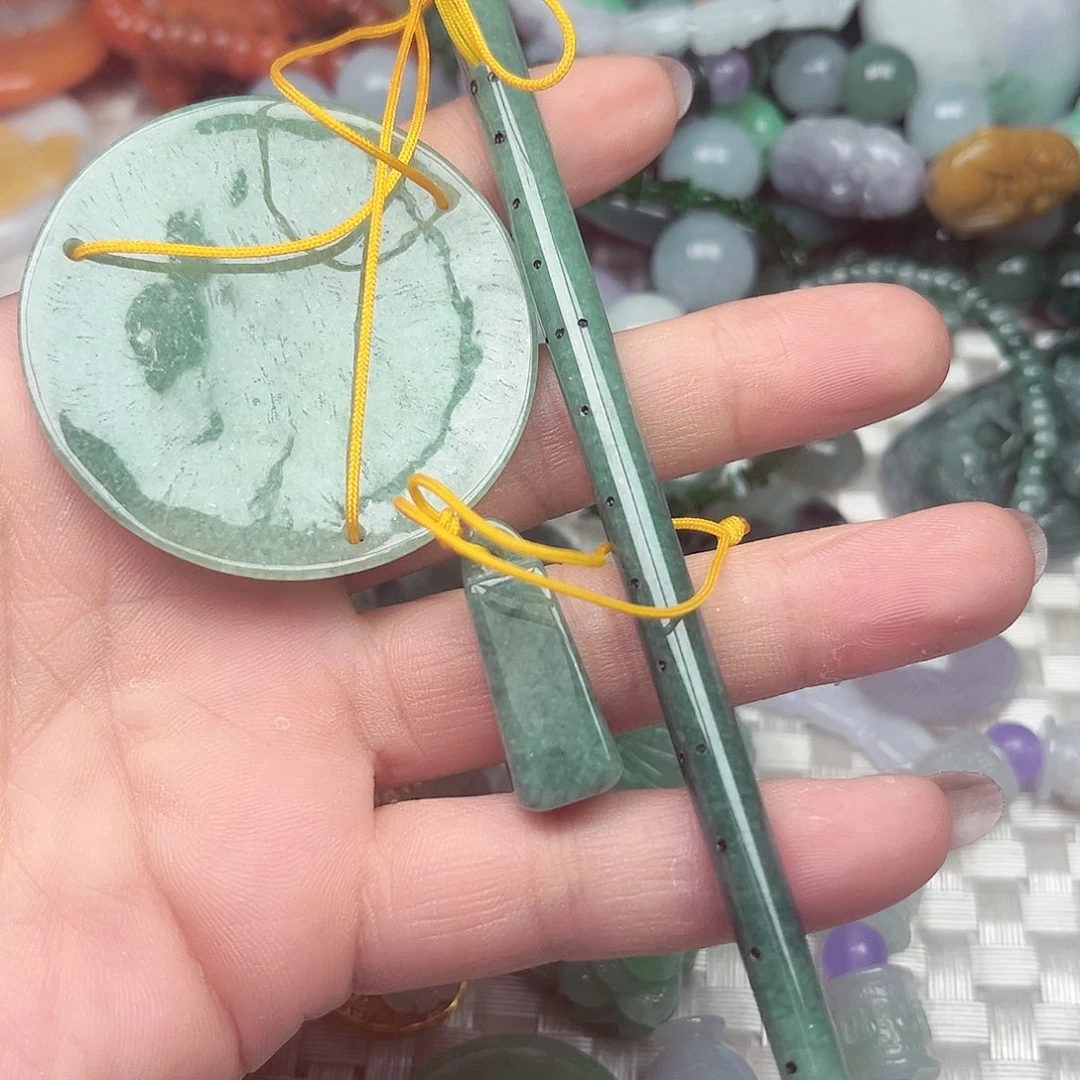 翡翠未镶嵌颈饰翡翠