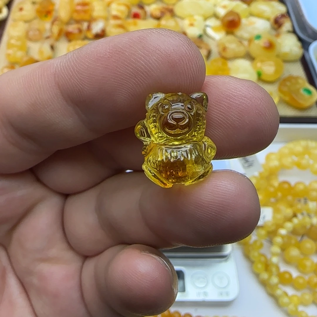 琥珀未镶嵌裸石1.35克有瑕17×13×10