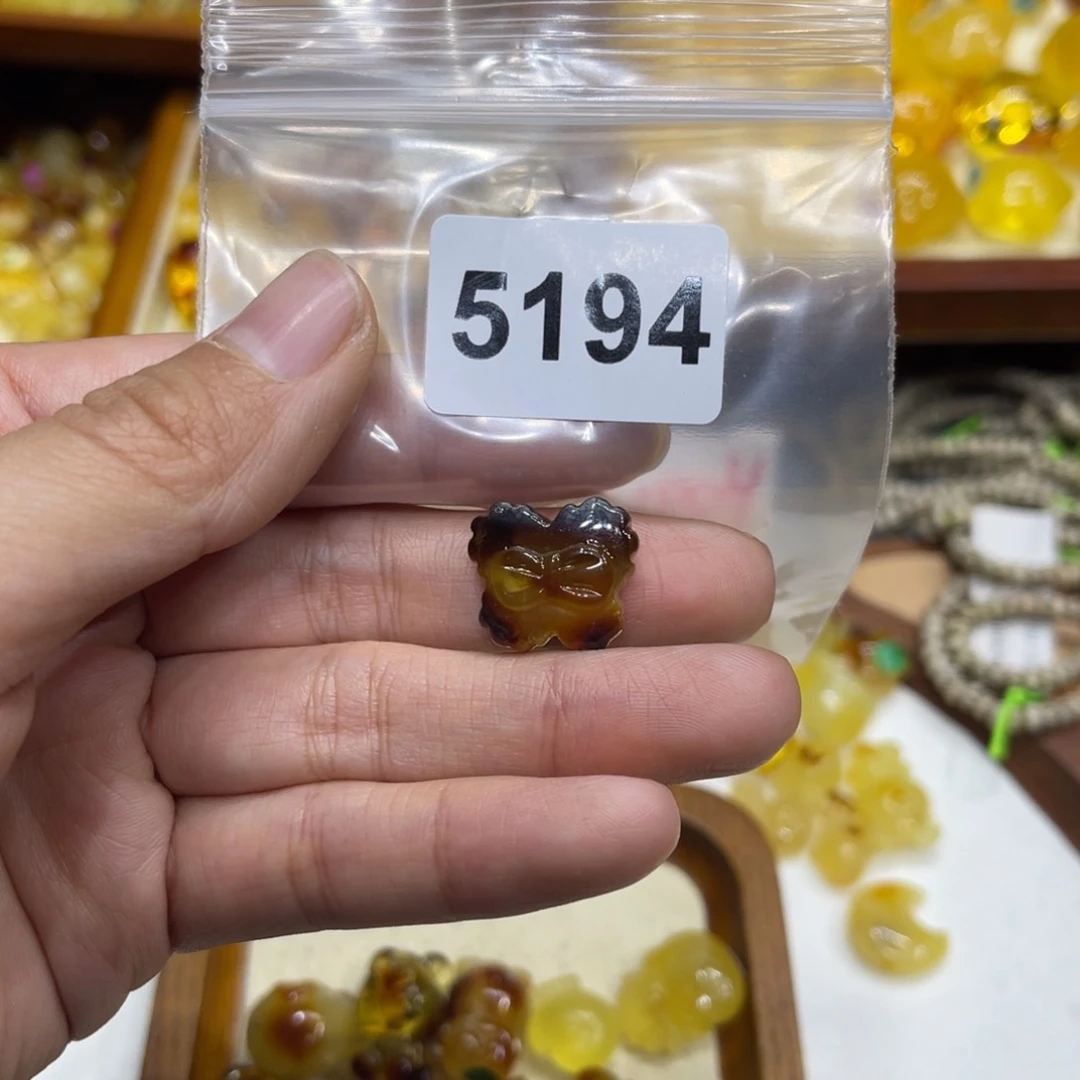 琥珀珠宝奇石未镶嵌