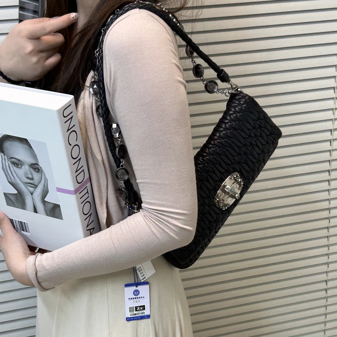 95新 MIU MIU/缪缪 95新 MIU MIU/缪缪 黑色羊皮褶皱钻石单肩包
