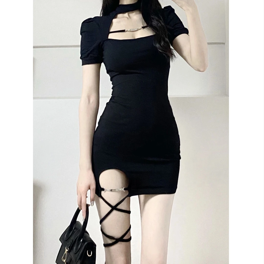 辣妹连衣裙性感夏季显瘦黑色包臀裙修身设计感小黑裙收腰高腰短袖