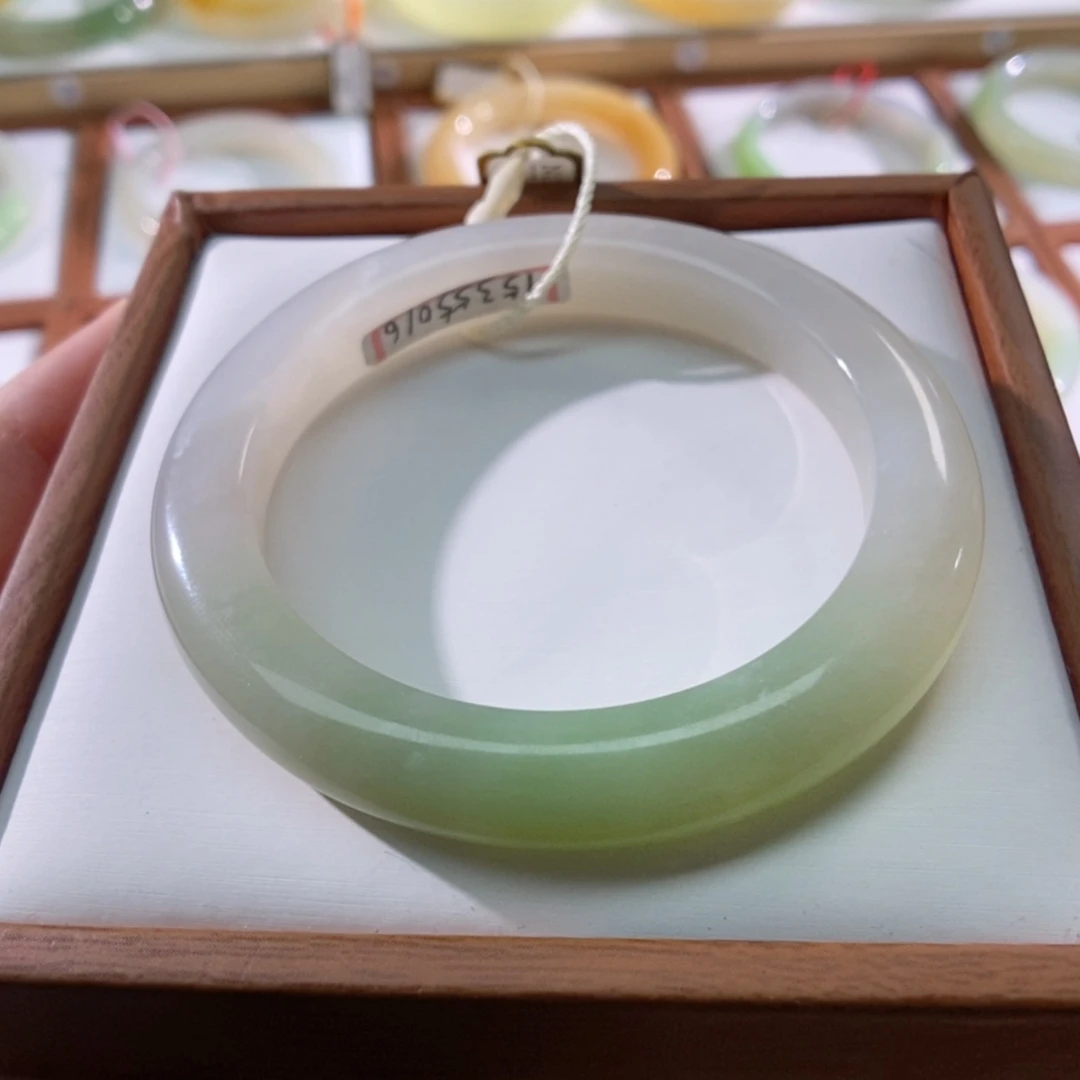 【闪购商品】未镶嵌手镯和田玉（翠青玉）