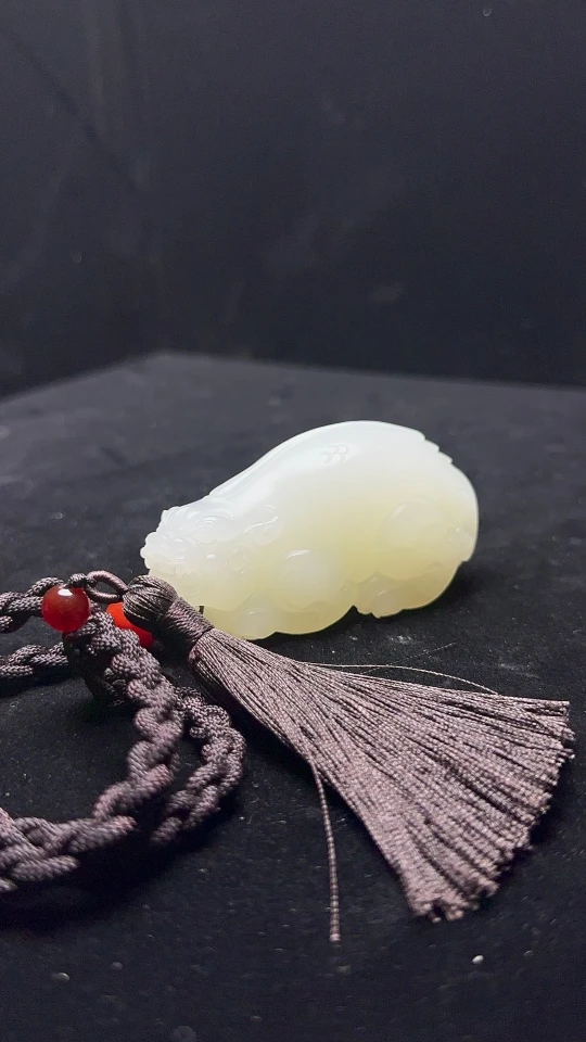 和田白玉精品貔貅