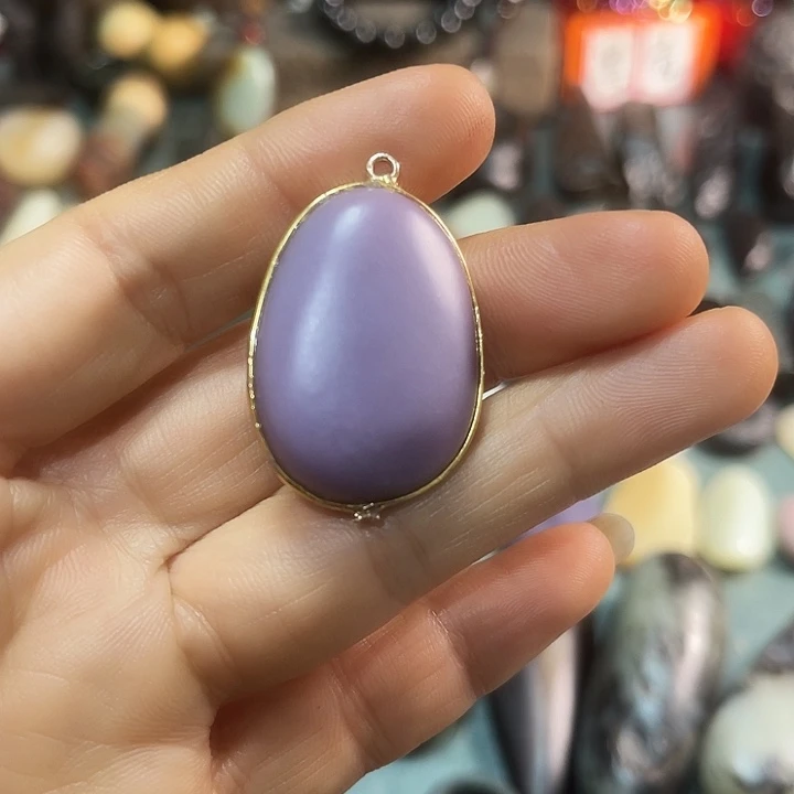 莫***山玉桃花小吊坠19克重