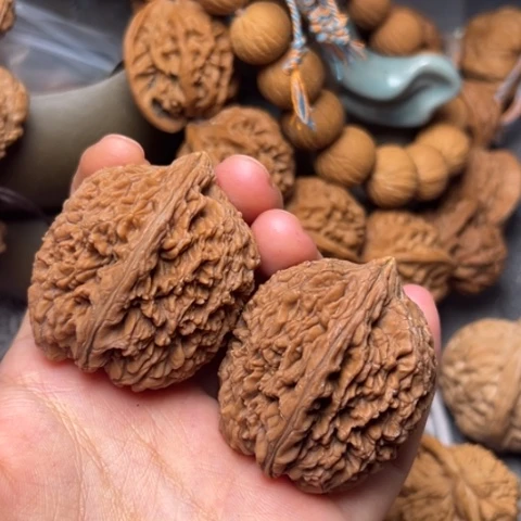 東***东文玩核桃吊坠蒜头