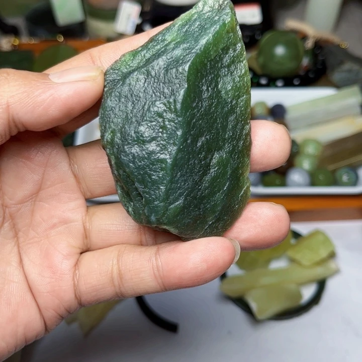 未镶嵌和田玉珠宝半成品有裂