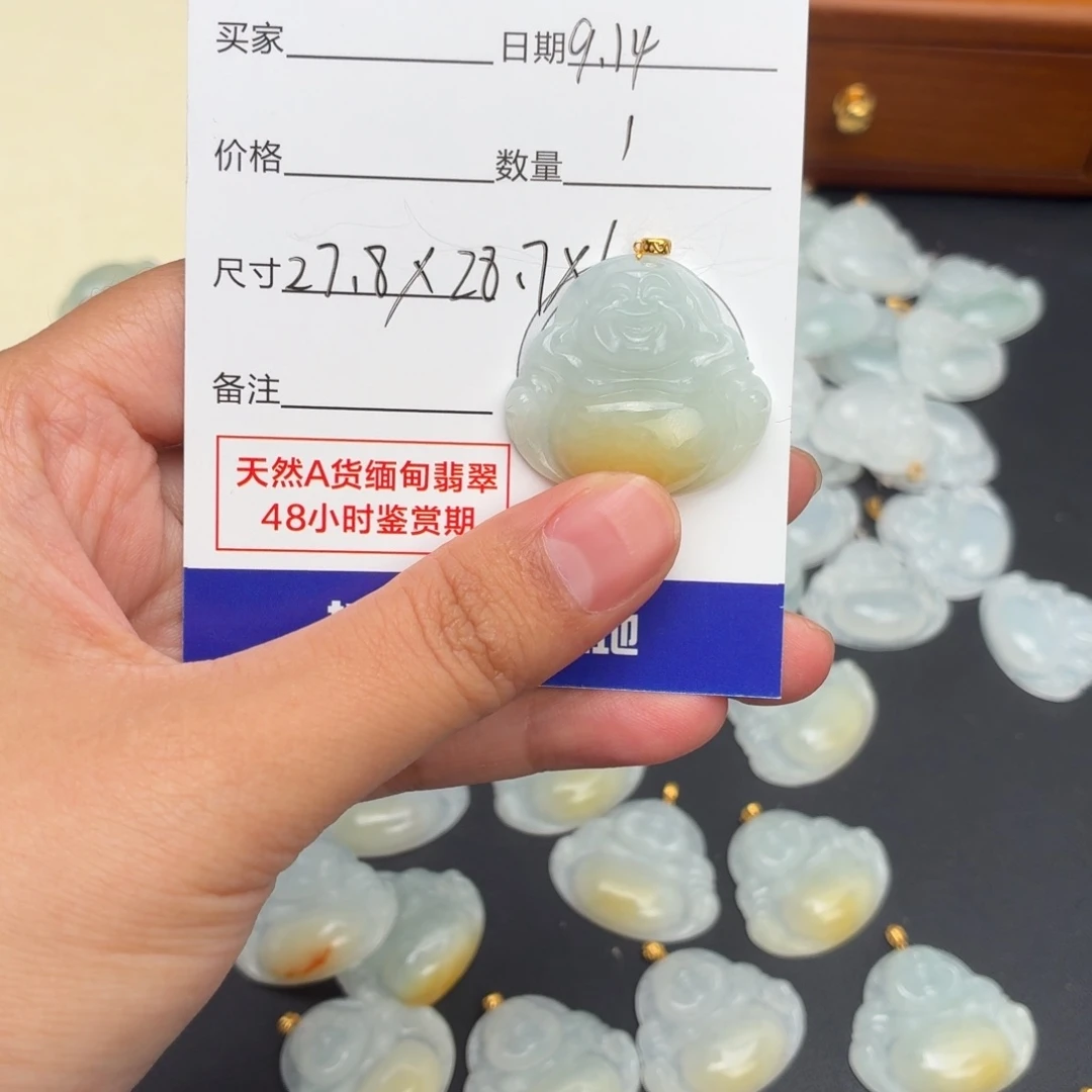 我****颈饰18K金镶嵌翡翠