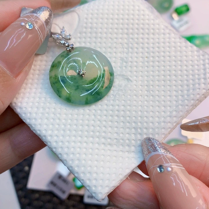 颈饰18K金镶嵌翡翠天然翡翠