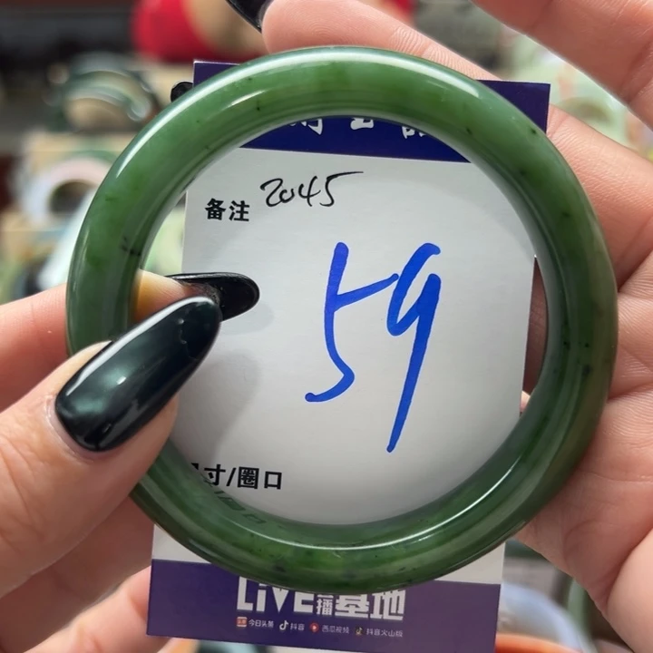 腊****和田玉未镶嵌手镯