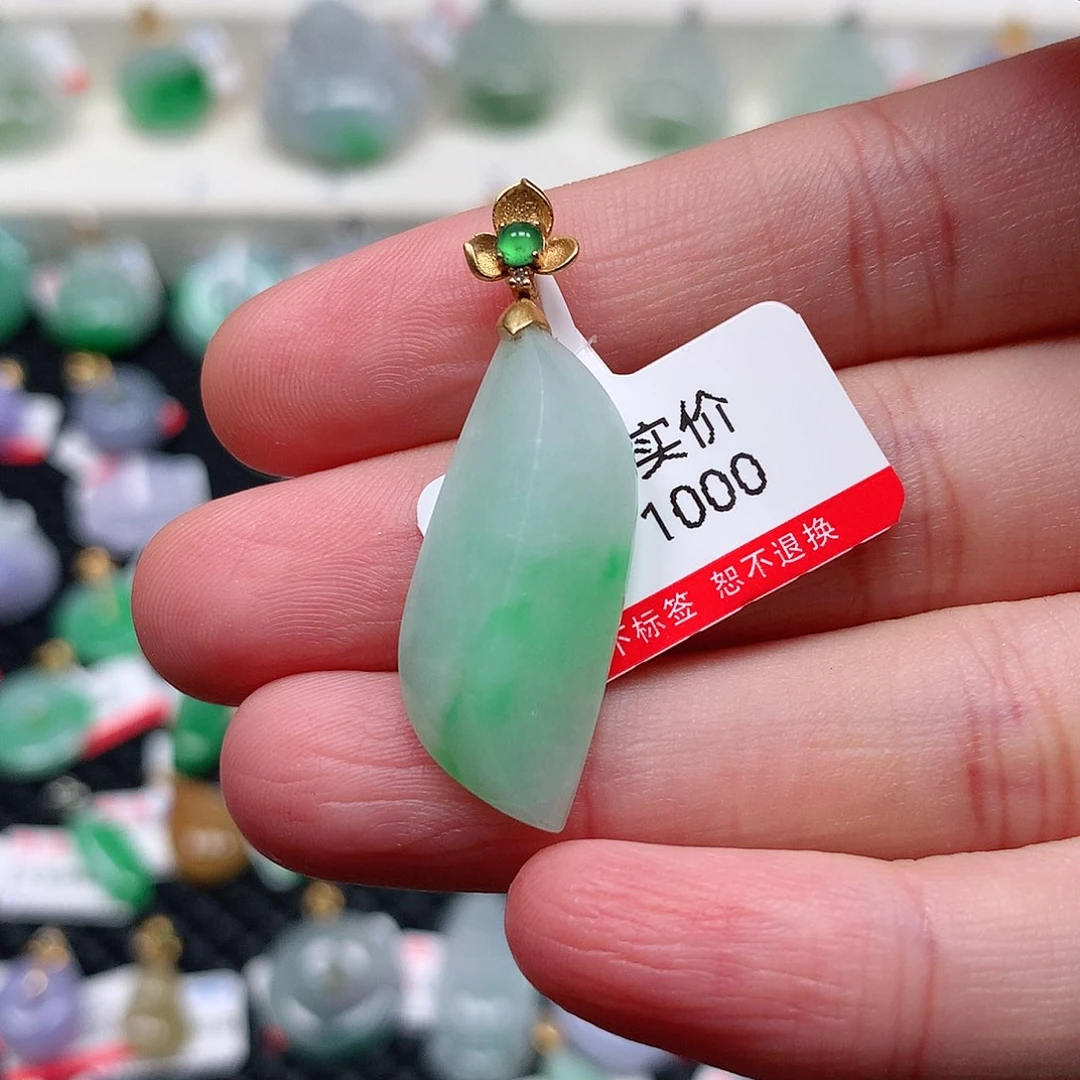 颈饰18K金镶嵌翡翠翡翠吊坠
