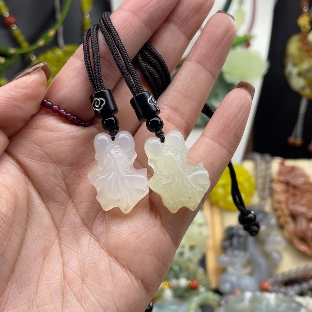 未镶嵌蛇纹石玉颈饰