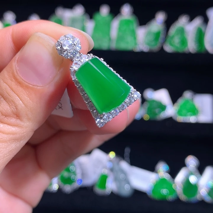 【闪购商品】颈饰银S925镶嵌翡翠天然翡翠