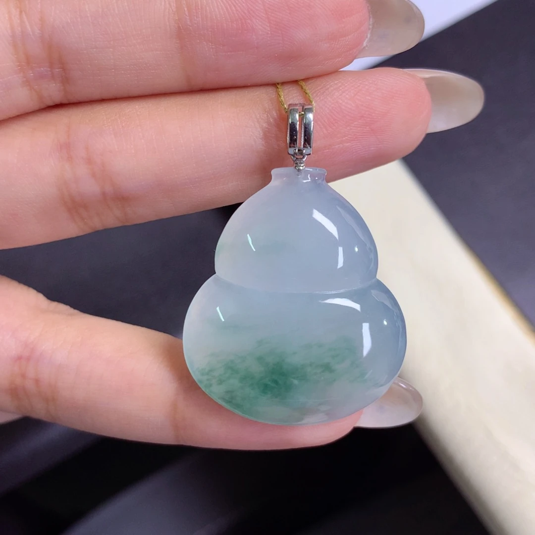 颈饰18K金镶嵌翡翠葫芦