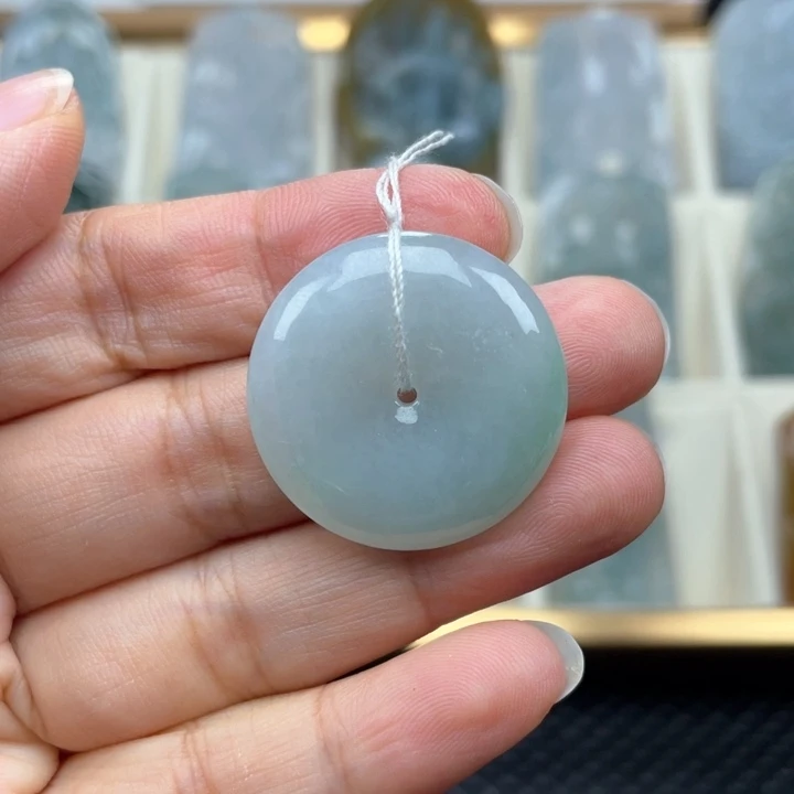 翡翠未镶嵌颈饰平安扣