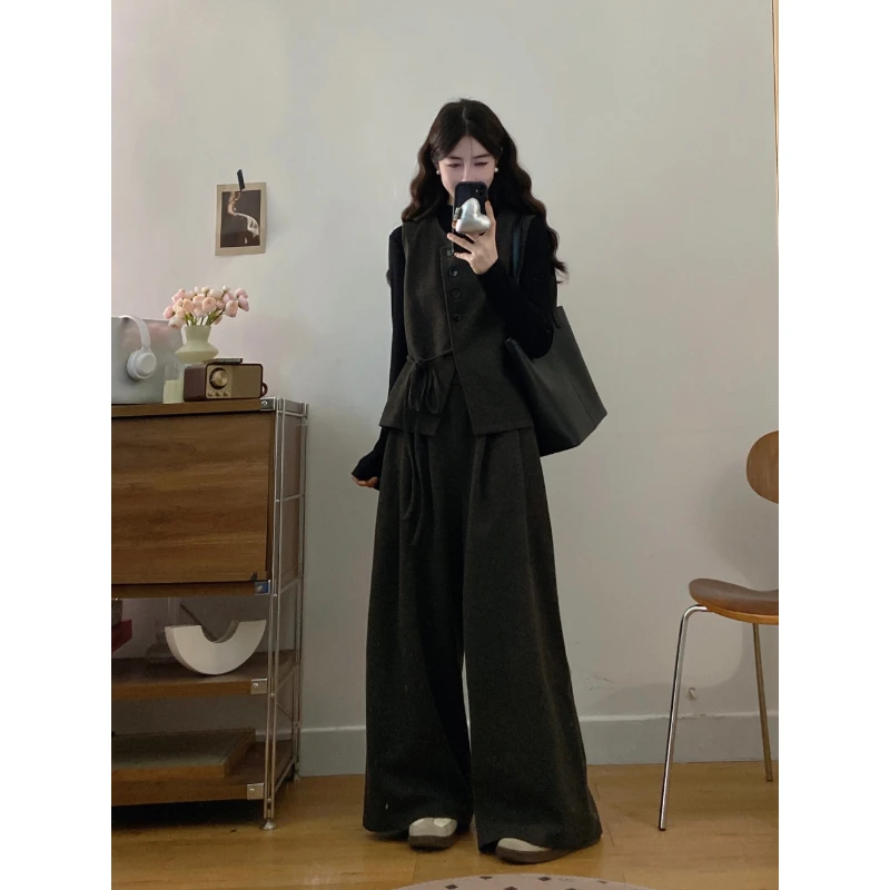 大码女装胖mm秋冬季新款高级感时尚显瘦毛呢马甲T恤阔腿裤三件套