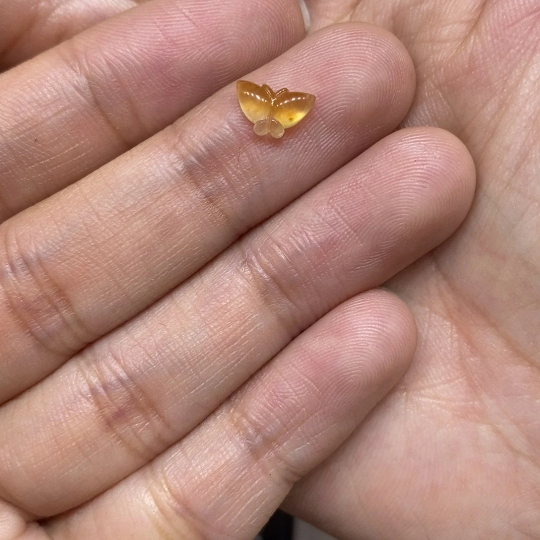 【闪购商品】翡翠未镶嵌颈饰?****?蝴蝶不退不换