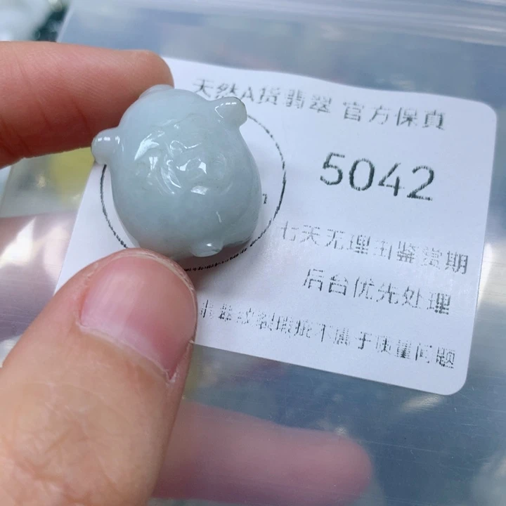 翡翠挂件未镶嵌翡翠