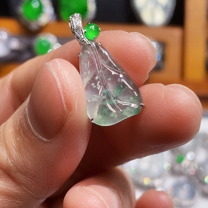 吊坠(不含链)18K金镶嵌翡翠